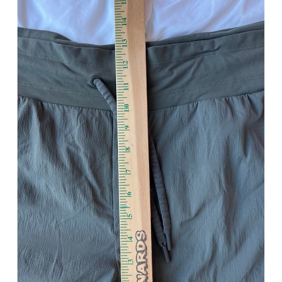 Athleta green Harbor Cargo Capri Pants Drawstring Waist Zip Pockets Size 20 - Picture 8 of 11